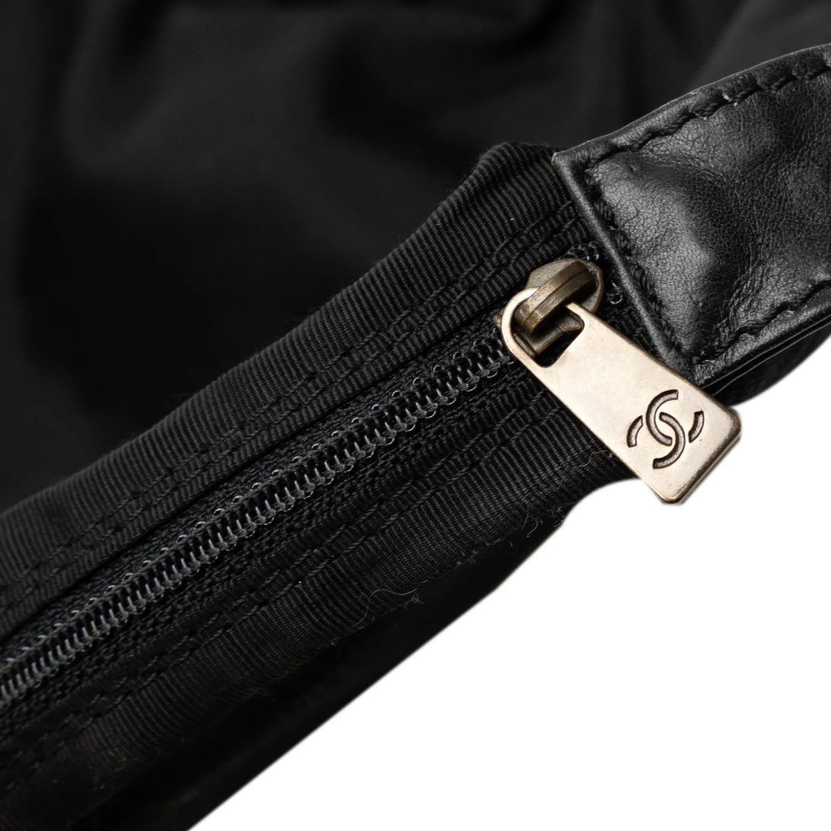 Authenticated (Good) Leather Pre-Owned Chanel CC Lambskin Top Black Unisex Wild Handbag Stitch HandleBag
