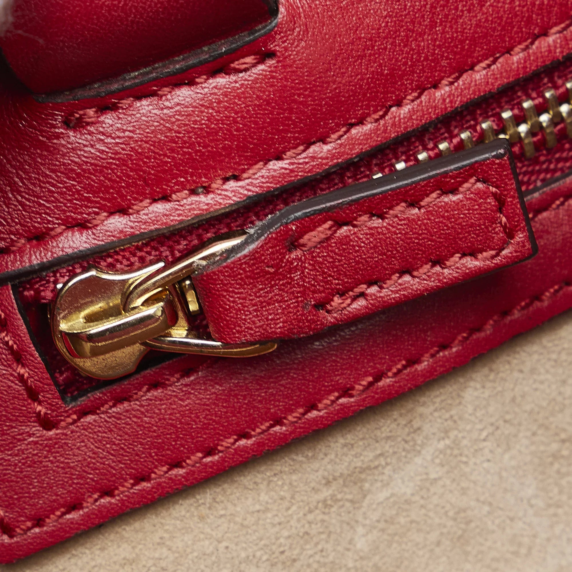 Authenticated Unisex Gucci Satchel Calf Sylvie Leather Pre-Owned Red (Good)